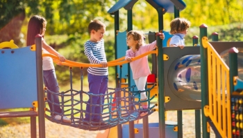 Gioco sicuro e divertente: le regole per un’esperienza al parco senza stress