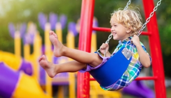 Progettare un parco giochi: guida a sicurezza e materiali