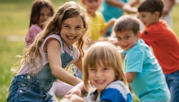 Giochi all'aperto a squadre: idee per far divertire i tuoi bambini