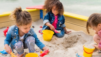 Giochi sulla sabbia: scopri i benefici per i tuoi bimbi
