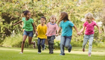 Giochi psicomotori di gruppo: scopri i benefici per i tuoi bambini