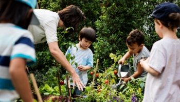 Bambini e giardinaggio: scopri i benefici per i tuoi figli